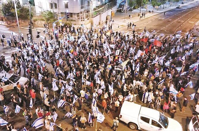 A scene of a demonstration against Netanyahu`s speech on the streets of Tel Aviv.